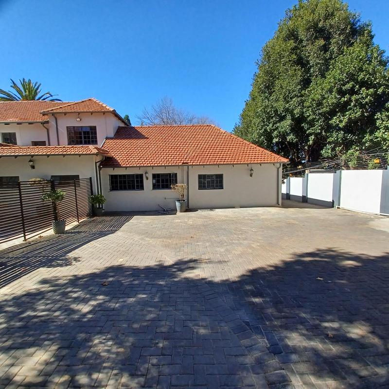 To Let 6 Bedroom Property for Rent in Houghton Estate Gauteng