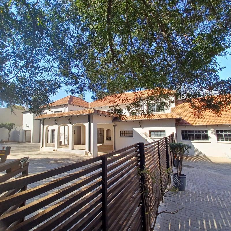 To Let 6 Bedroom Property for Rent in Houghton Estate Gauteng