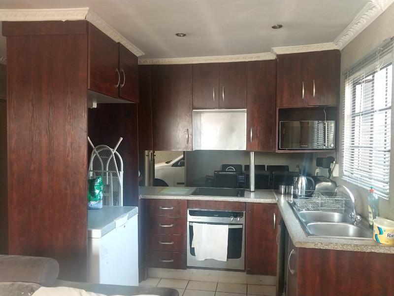 4 Bedroom Property for Sale in Clayville Gauteng