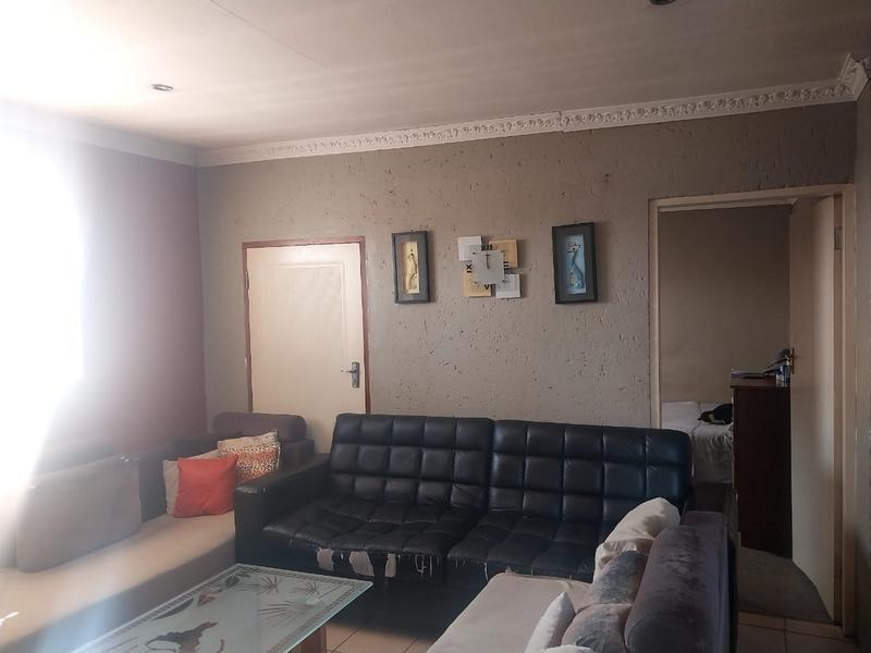 4 Bedroom Property for Sale in Clayville Gauteng