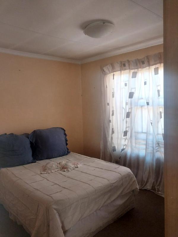 4 Bedroom Property for Sale in Clayville Gauteng