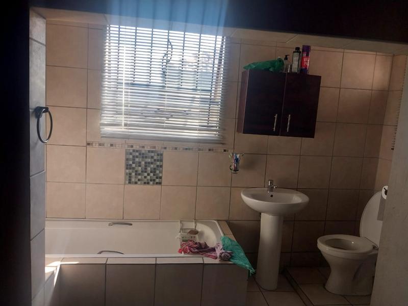 4 Bedroom Property for Sale in Clayville Gauteng