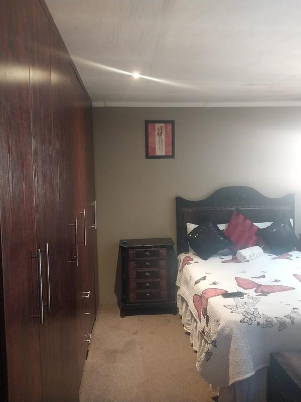 4 Bedroom Property for Sale in Clayville Gauteng