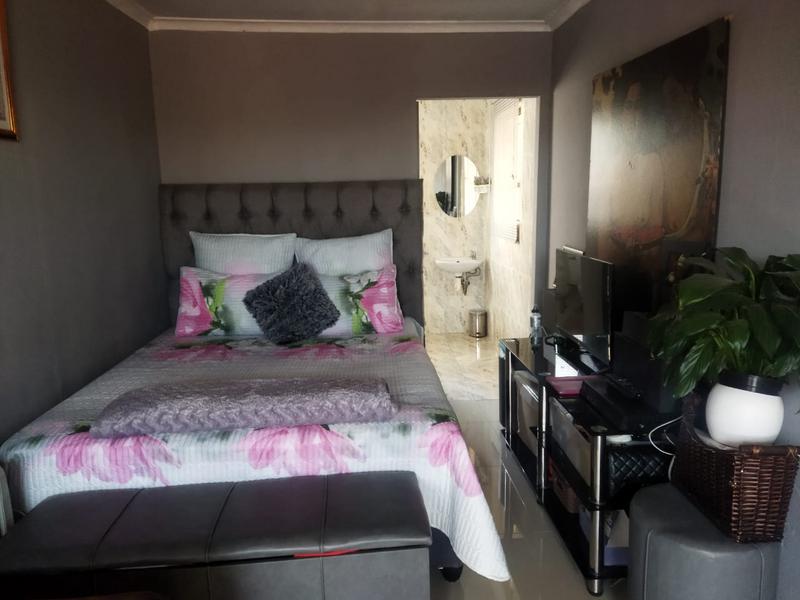 4 Bedroom Property for Sale in Clayville Gauteng