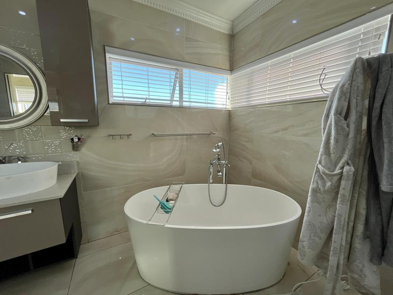 6 Bedroom Property for Sale in Midstream Estate Gauteng