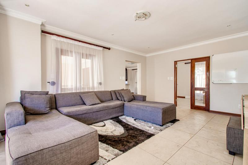 To Let 4 Bedroom Property for Rent in Beverley Gauteng