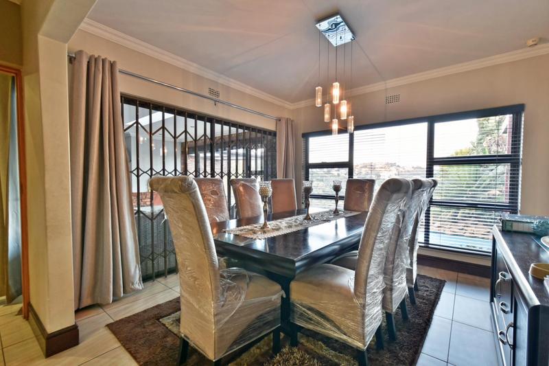 5 Bedroom Property for Sale in Glenvista Gauteng