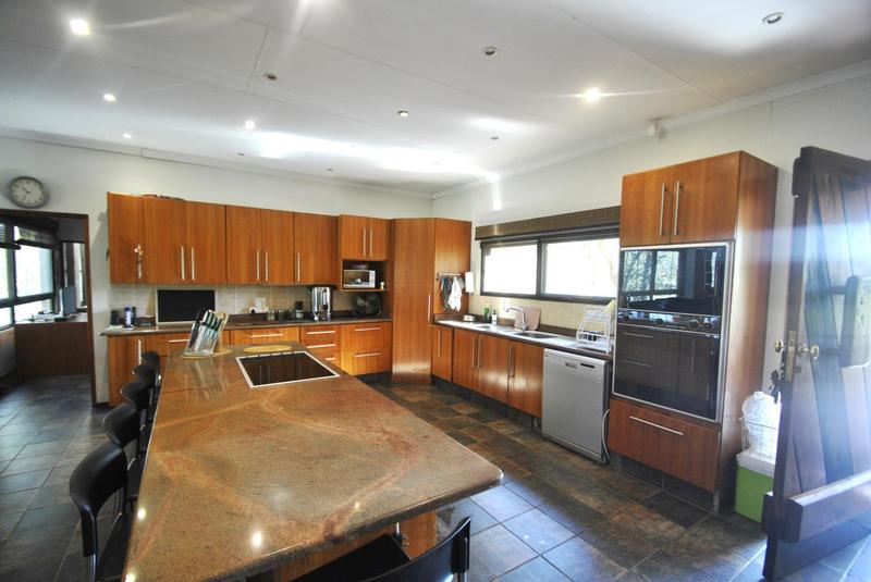 5 Bedroom Property for Sale in Lindequesdrif Gauteng