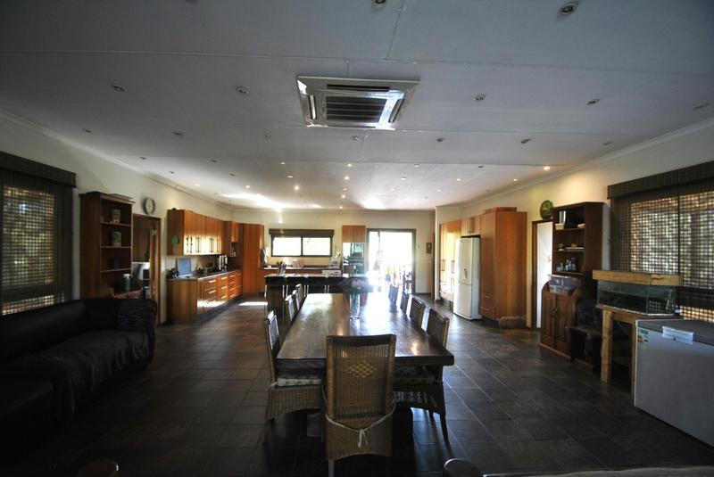 5 Bedroom Property for Sale in Lindequesdrif Gauteng