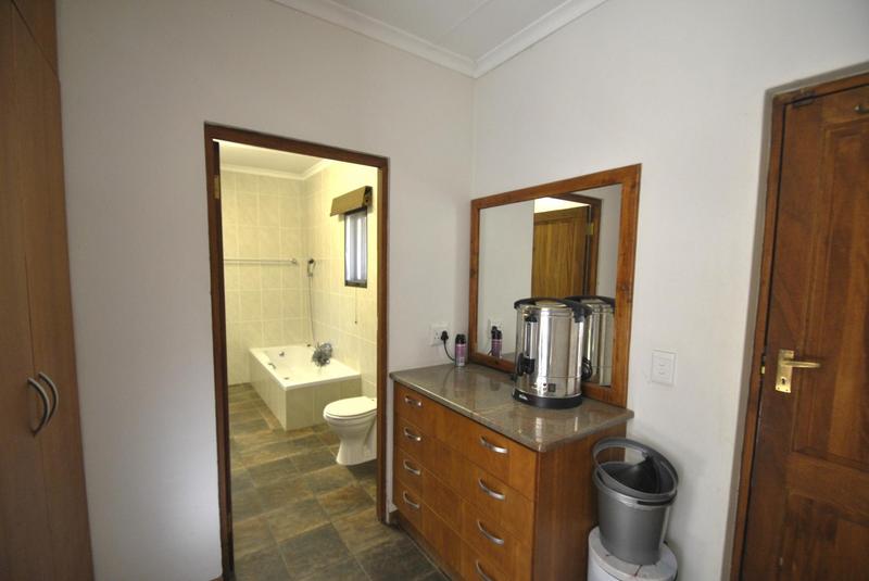 5 Bedroom Property for Sale in Lindequesdrif Gauteng