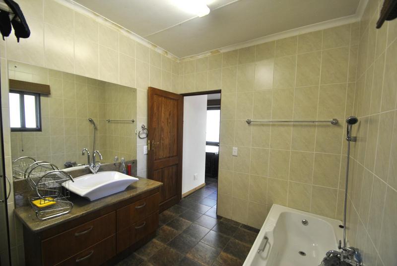 5 Bedroom Property for Sale in Lindequesdrif Gauteng