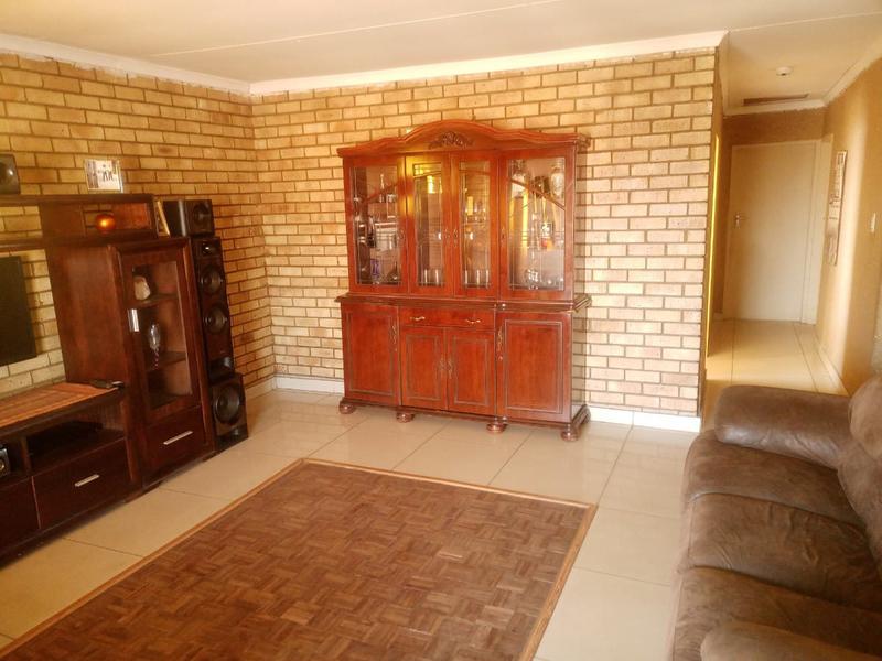 5 Bedroom Property for Sale in Protea Glen Gauteng