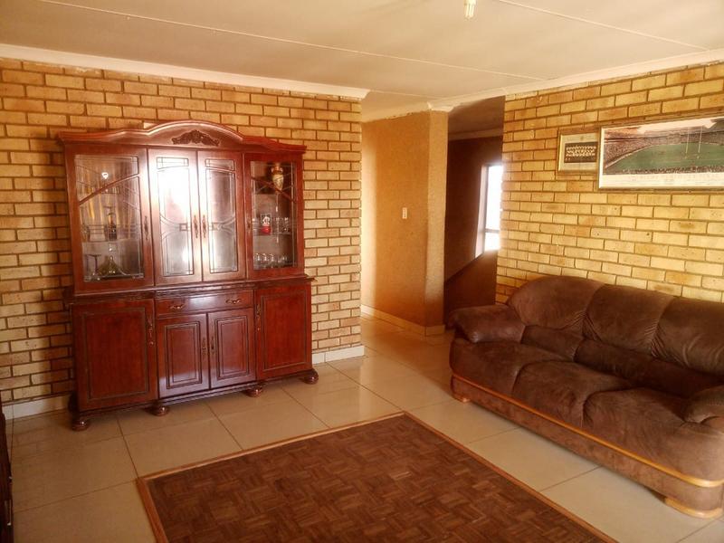 5 Bedroom Property for Sale in Protea Glen Gauteng