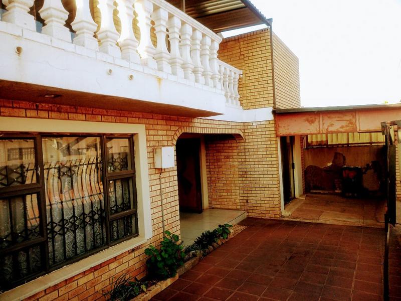 5 Bedroom Property for Sale in Protea Glen Gauteng