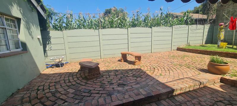 5 Bedroom Property for Sale in Wychwood Gauteng