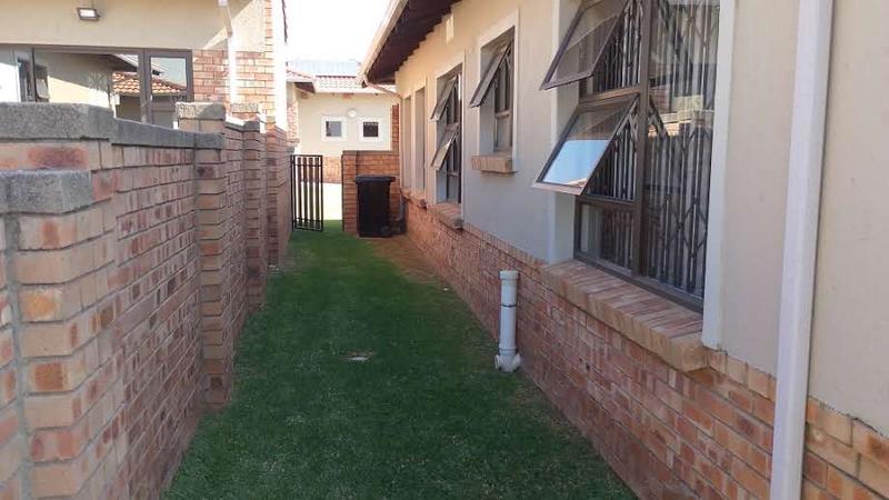 3 Bedroom Property for Sale in Noordwyk Gauteng