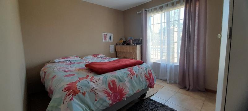 To Let 2 Bedroom Property for Rent in Helikonpark Gauteng