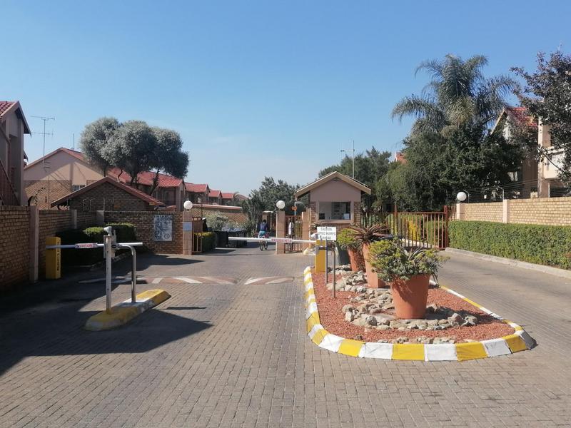 2 Bedroom Property for Sale in Rooihuiskraal North Gauteng