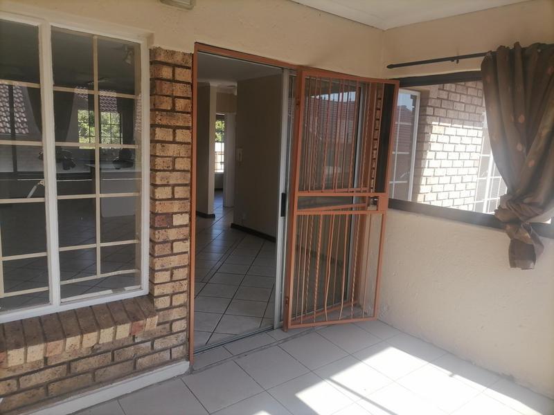 2 Bedroom Property for Sale in Rooihuiskraal North Gauteng