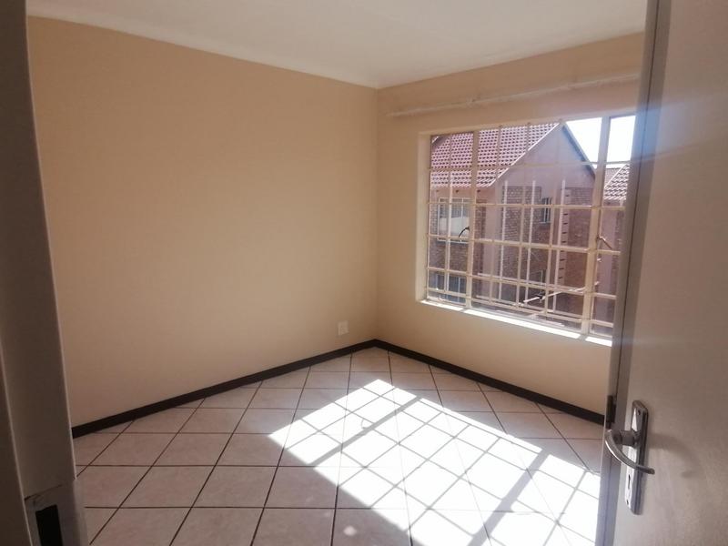 2 Bedroom Property for Sale in Rooihuiskraal North Gauteng