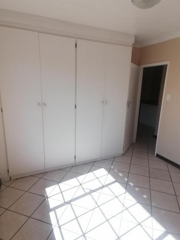 2 Bedroom Property for Sale in Rooihuiskraal North Gauteng