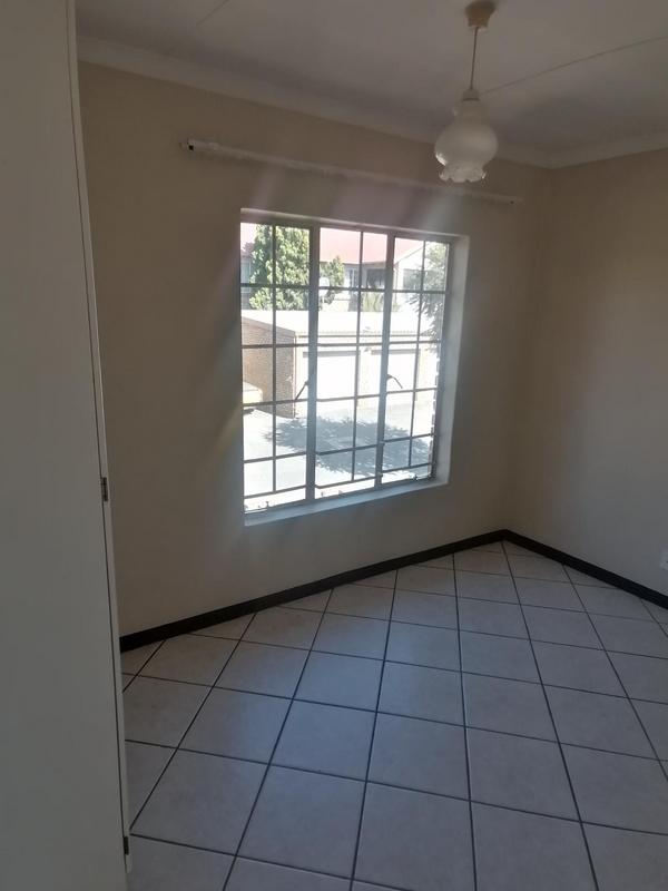 2 Bedroom Property for Sale in Rooihuiskraal North Gauteng