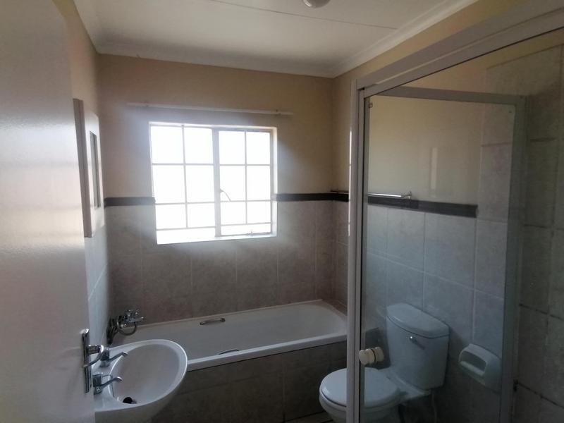 2 Bedroom Property for Sale in Rooihuiskraal North Gauteng