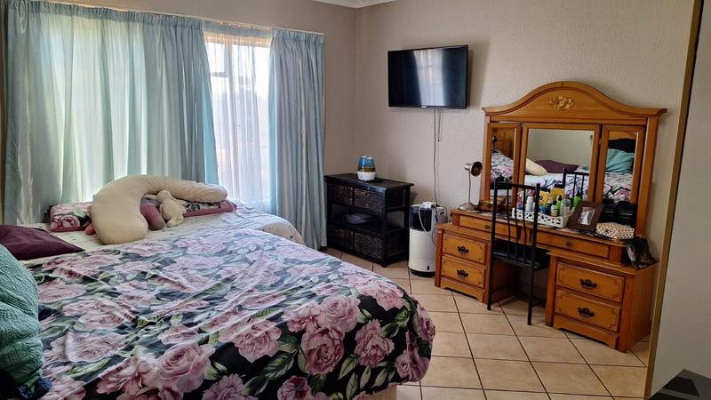 2 Bedroom Property for Sale in Krugersrus Gauteng