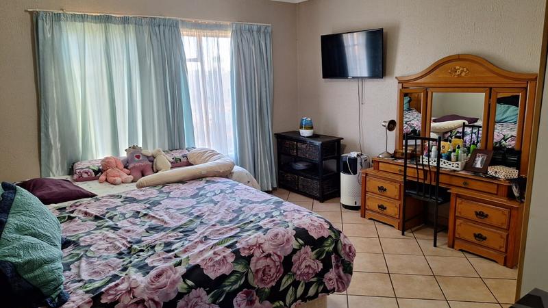 2 Bedroom Property for Sale in Krugersrus Gauteng