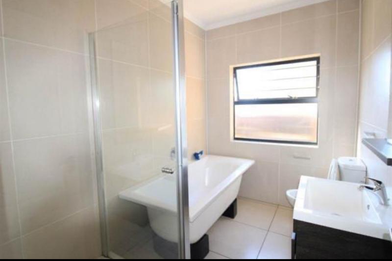 To Let 3 Bedroom Property for Rent in Fourways Gauteng