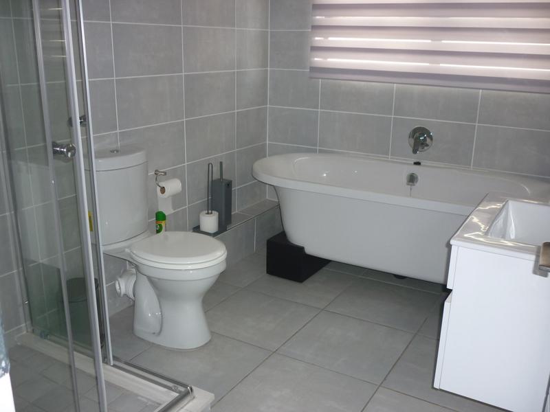 3 Bedroom Property for Sale in Crowthorne Gauteng