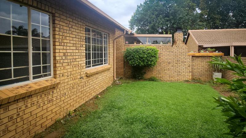 2 Bedroom Property for Sale in Die Wilgers Gauteng