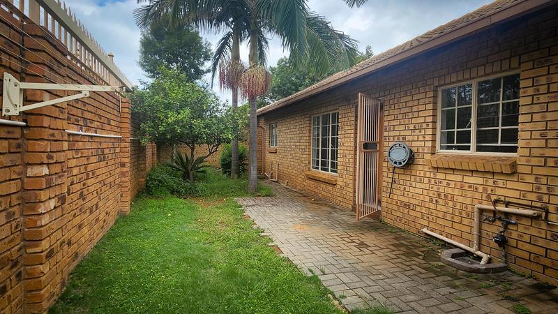 2 Bedroom Property for Sale in Die Wilgers Gauteng