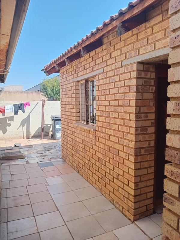 3 Bedroom Property for Sale in Protea Glen Gauteng