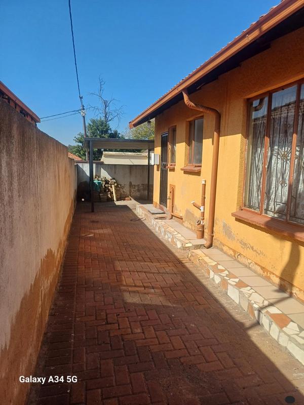 2 Bedroom Property for Sale in Clayville Gauteng