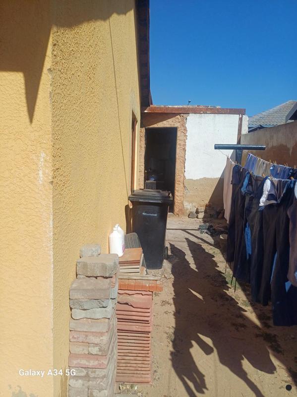 2 Bedroom Property for Sale in Clayville Gauteng