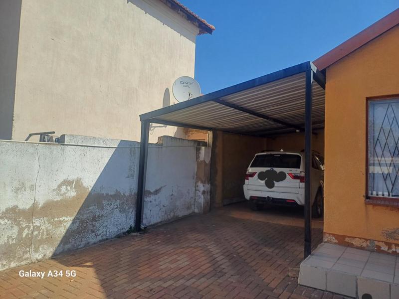 2 Bedroom Property for Sale in Clayville Gauteng