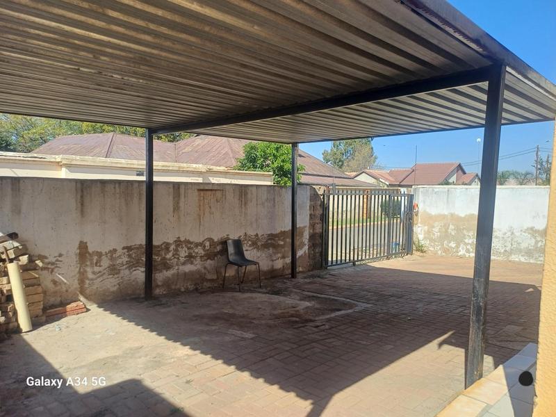 2 Bedroom Property for Sale in Clayville Gauteng