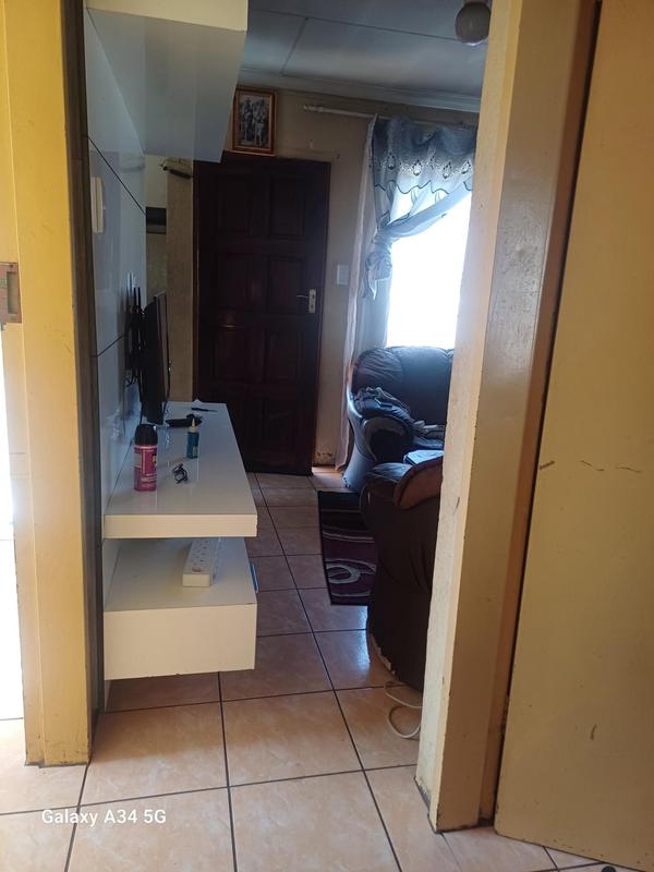 2 Bedroom Property for Sale in Clayville Gauteng