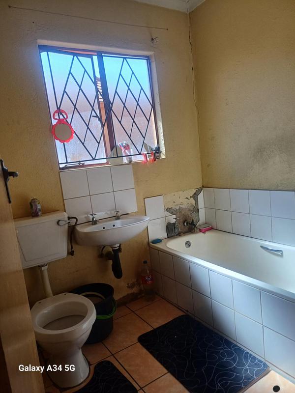 2 Bedroom Property for Sale in Clayville Gauteng