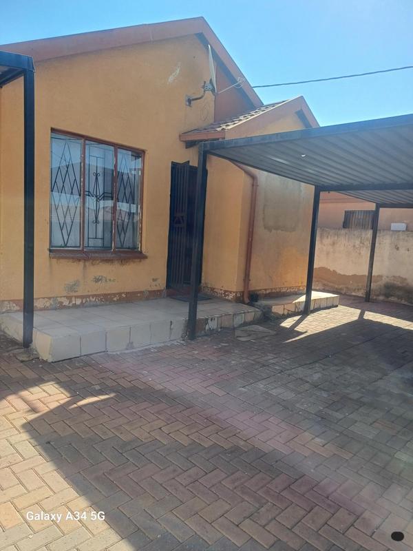 2 Bedroom Property for Sale in Clayville Gauteng