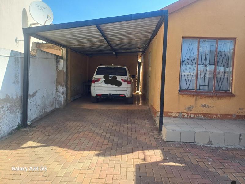 2 Bedroom Property for Sale in Clayville Gauteng