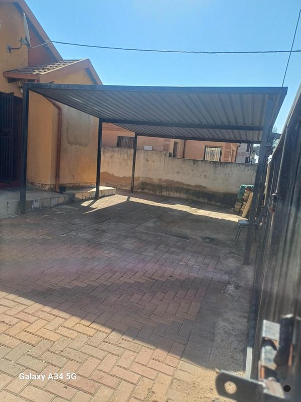 2 Bedroom Property for Sale in Clayville Gauteng