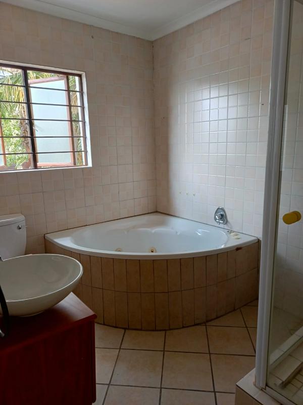 To Let 3 Bedroom Property for Rent in Fourways Gauteng