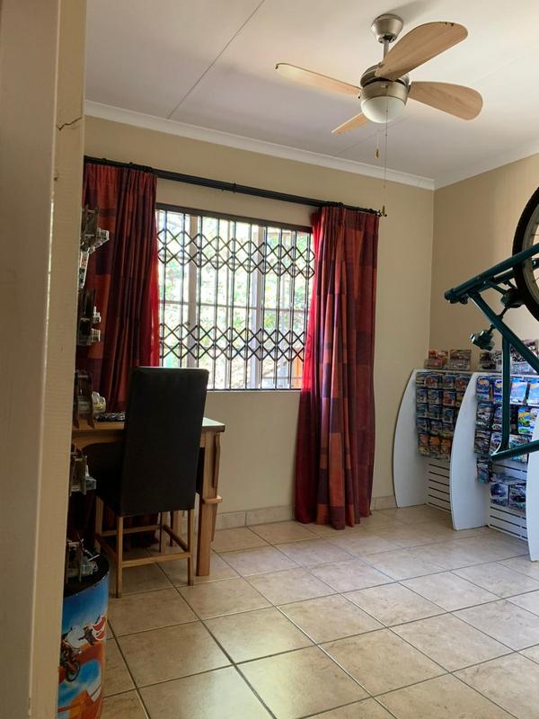 3 Bedroom Property for Sale in Mountain View Gauteng