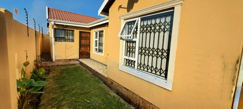 4 Bedroom Property for Sale in Buhle Park Gauteng