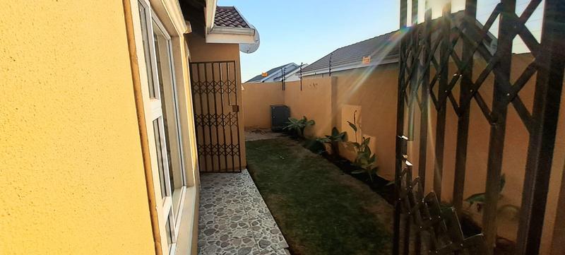 4 Bedroom Property for Sale in Buhle Park Gauteng