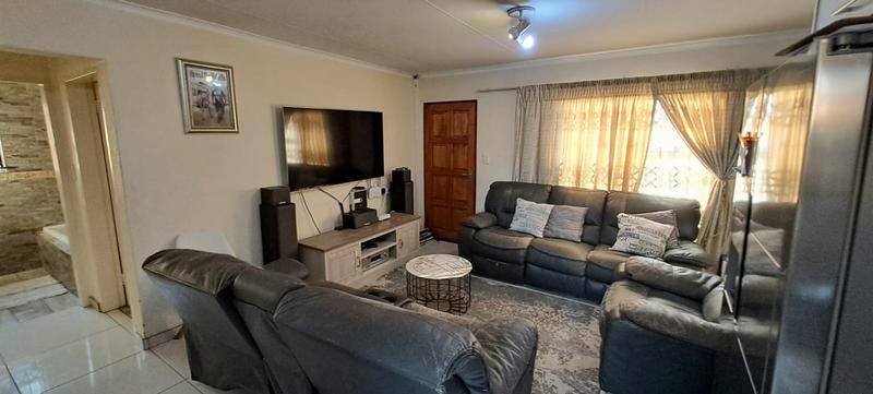 4 Bedroom Property for Sale in Buhle Park Gauteng