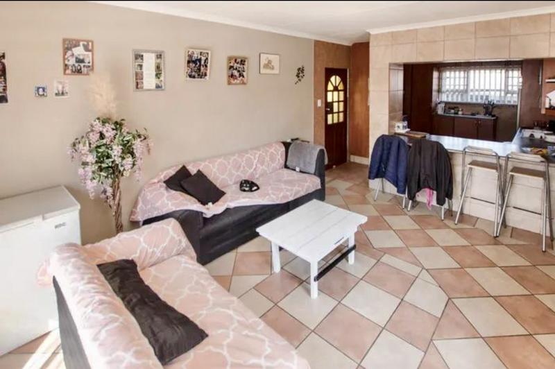 To Let 4 Bedroom Property for Rent in Birch Acres Gauteng