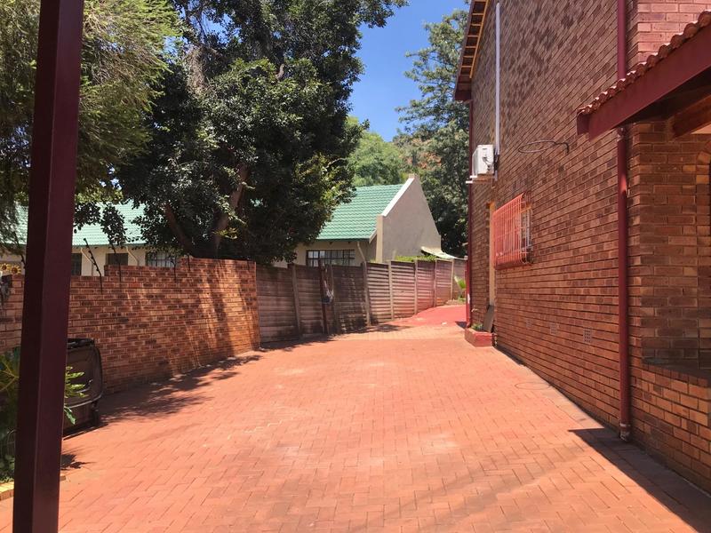 To Let 2 Bedroom Property for Rent in Little Falls Gauteng